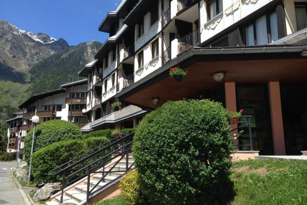 Au Coeur De Chamonix, Un Ecrin De Verdure Apartment Bagian luar foto