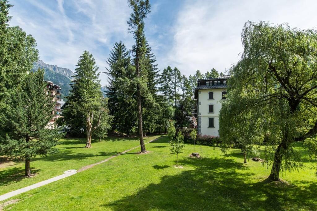 Au Coeur De Chamonix, Un Ecrin De Verdure Apartment Bagian luar foto