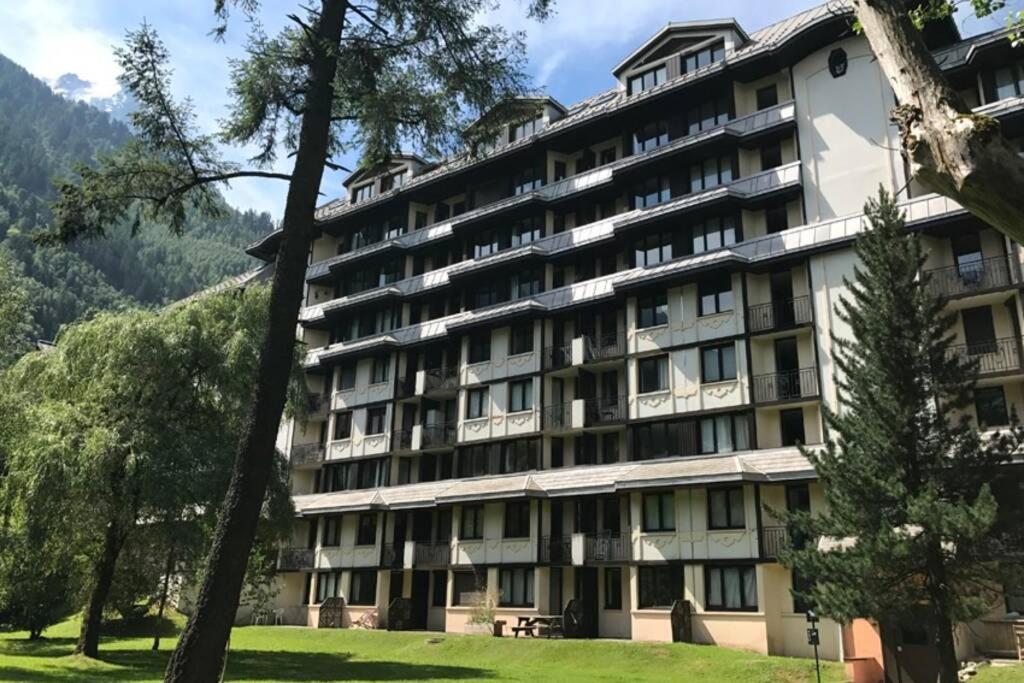 Au Coeur De Chamonix, Un Ecrin De Verdure Apartment Bagian luar foto